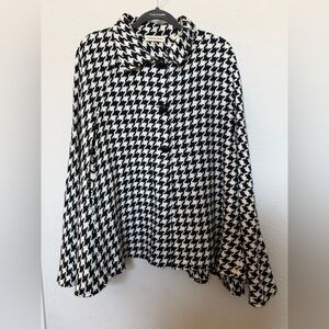Amanda Smith Black and White Houndstooth Button Down Shirt